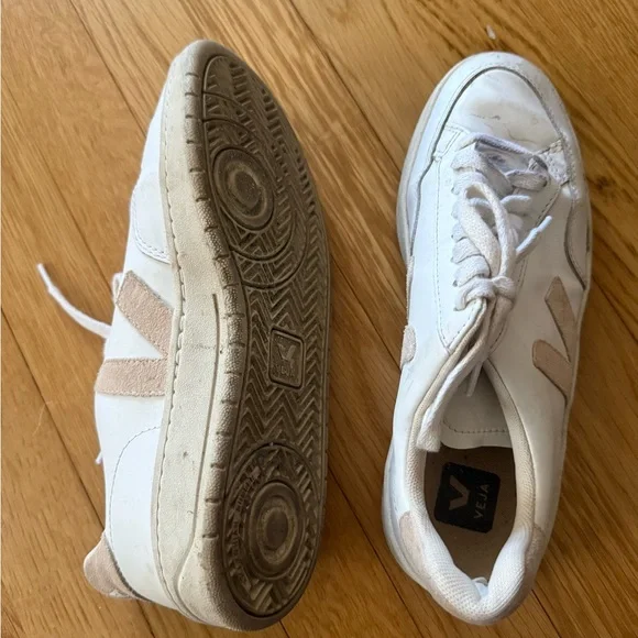 Veja White and Tan Men's Sneakers - Picture 2 of 4